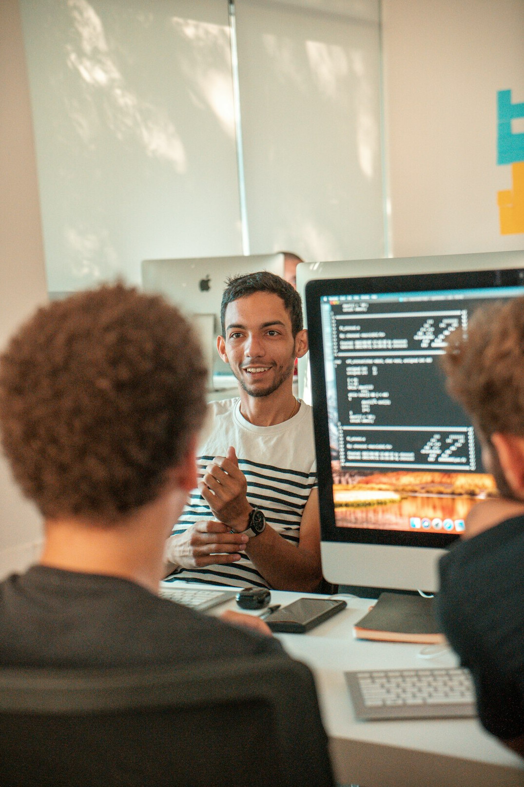 teenagers coding together